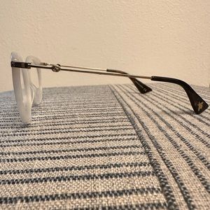 Women’s Gucci glasses